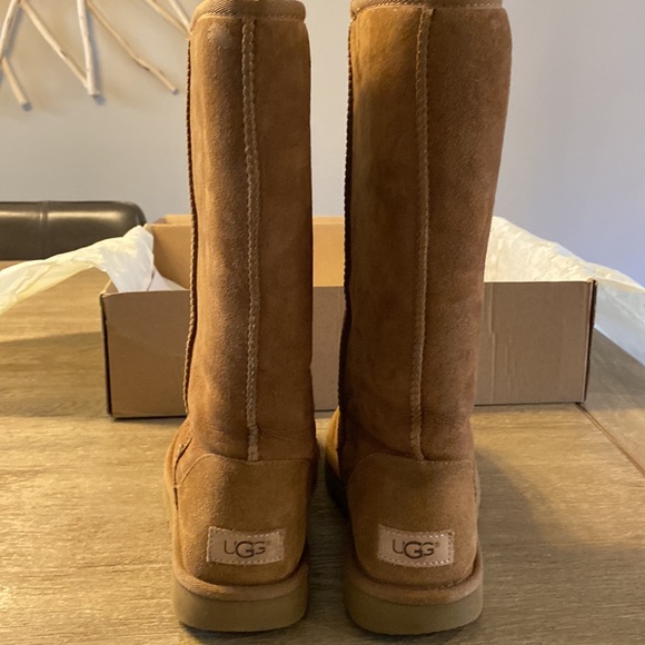 UGG tall boots color chestnut women’s size 8- in original box - Picture 5 of 5